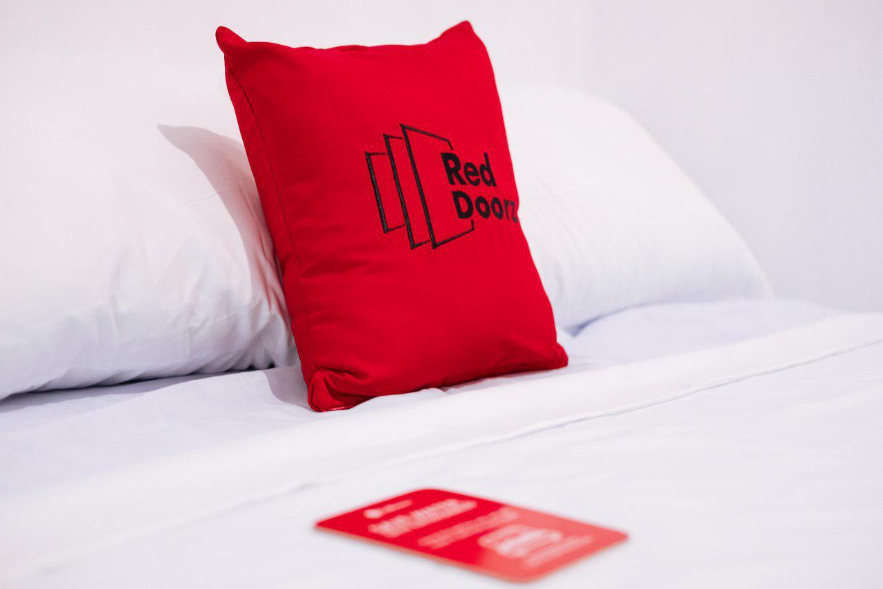 RedDoorz @ University Belt Manilla Buitenkant foto